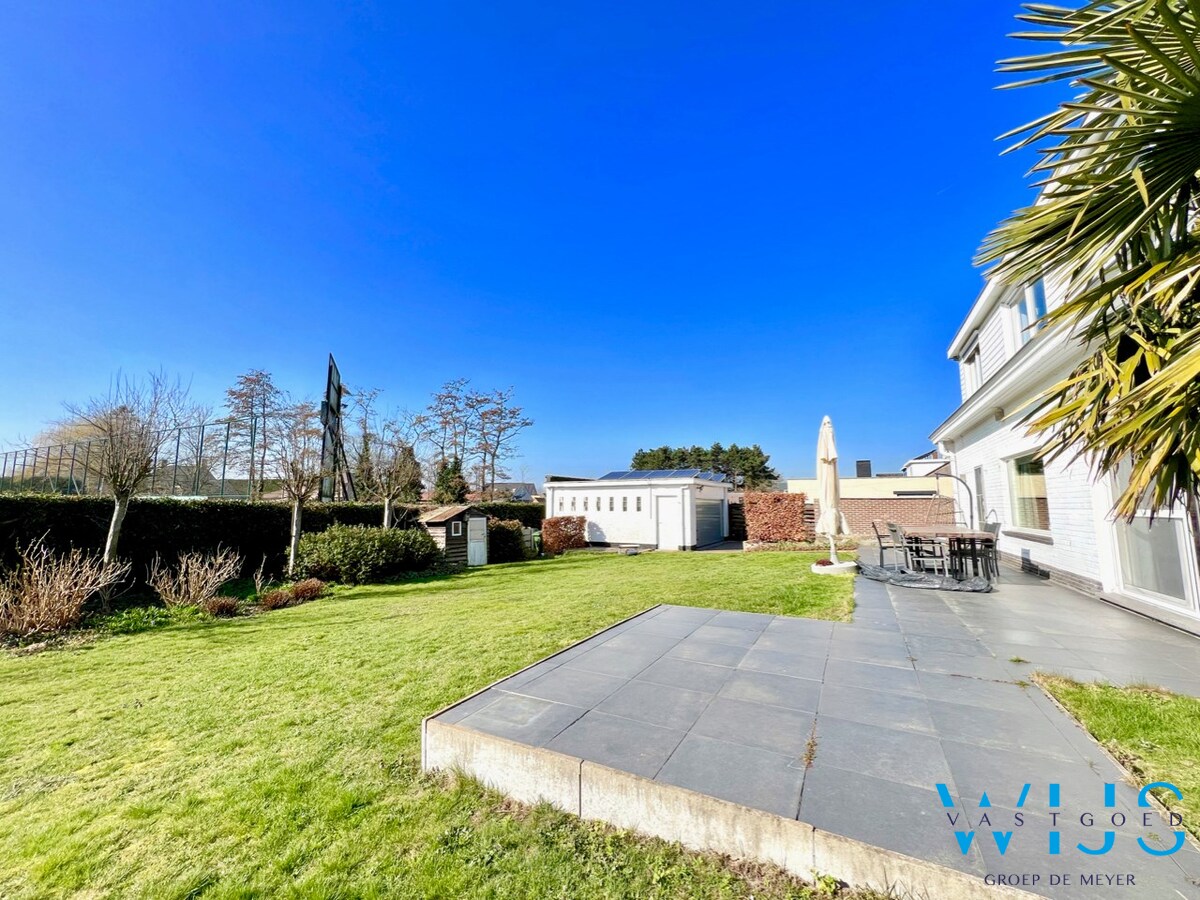 Statig woonhuis op 1104 m² in het centrum van Sleidinge ! 