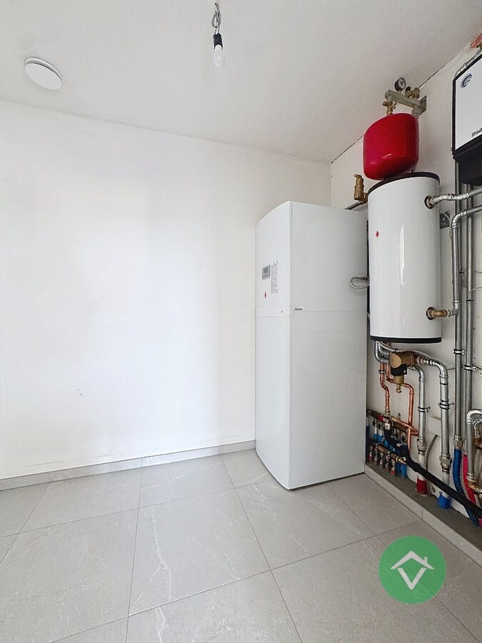 Volledig nieuwe woning met 4 slaapkamers en diepe tuin te Wijnendale 