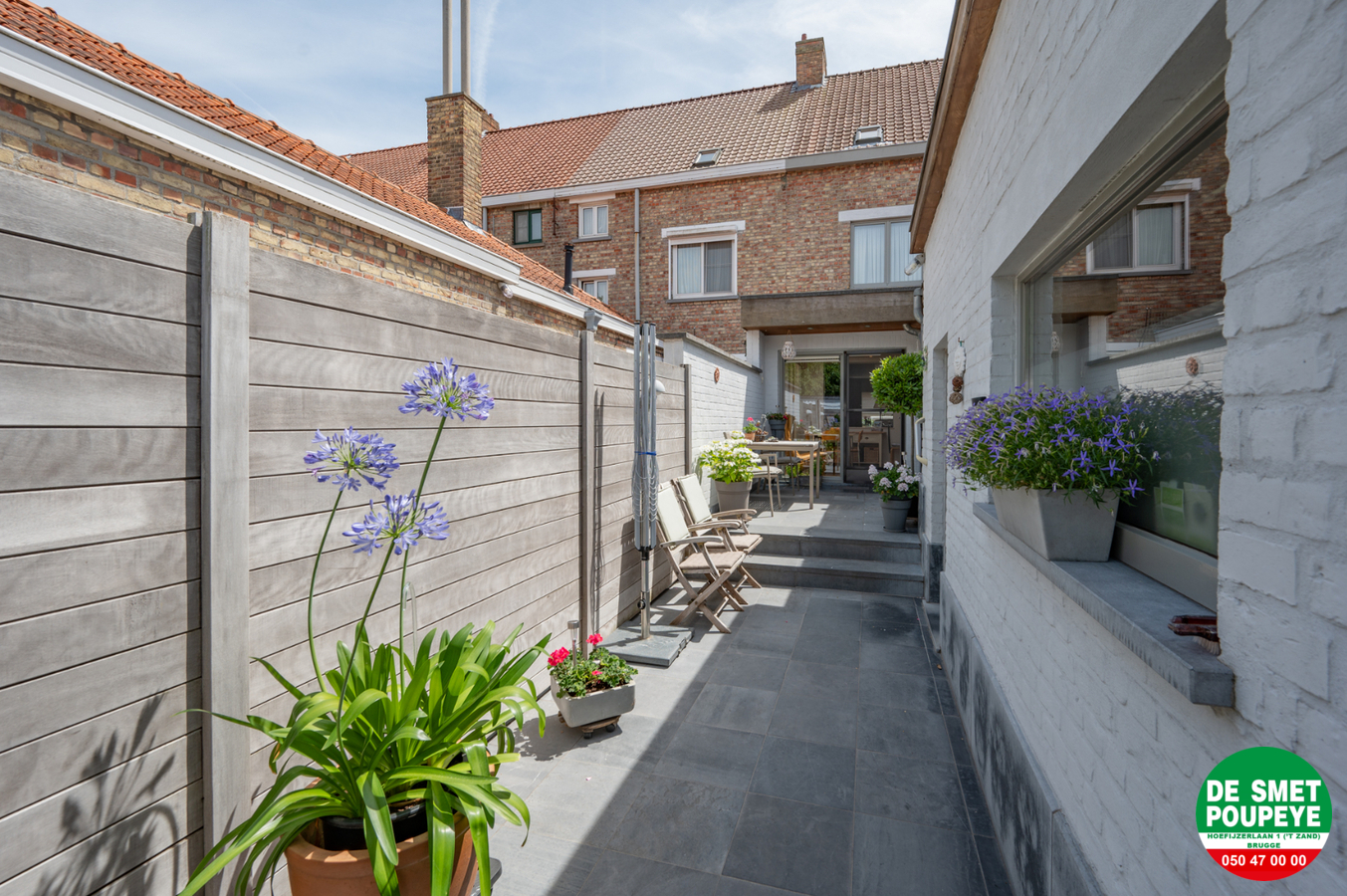 Verrassend ruime en goed onderhouden woning met ruime garage 