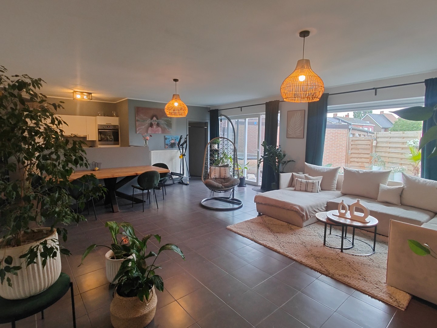 Verzorgd appartement met 2 slaapkamers en garage 