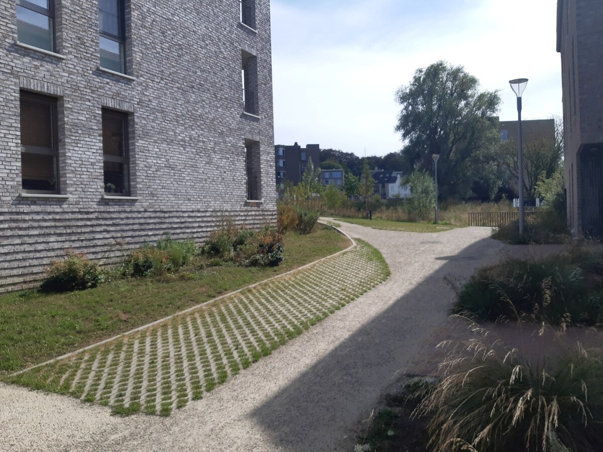 Recent appartement met zicht op het Egmontpark. 