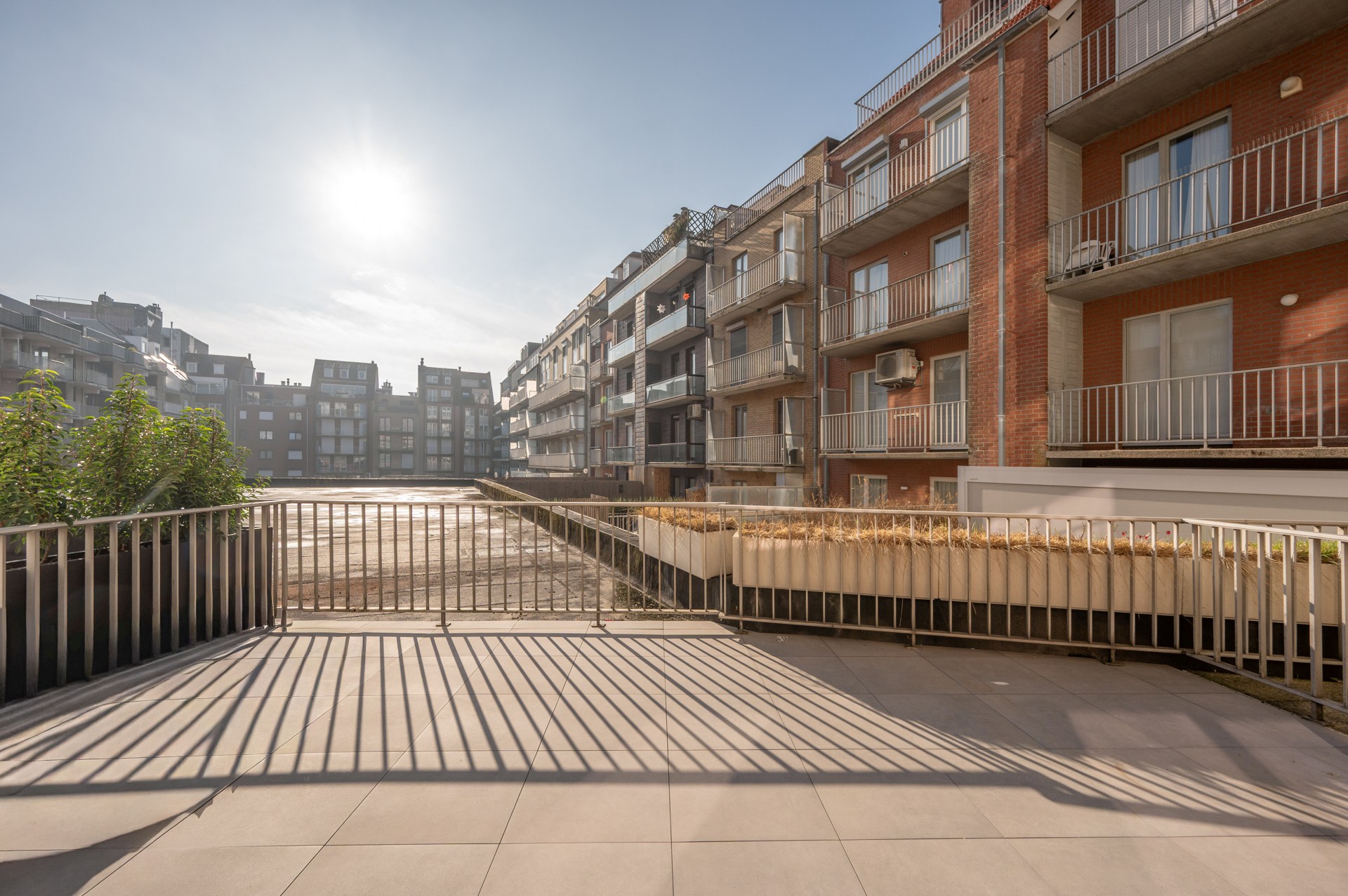 Exclusief gerenoveerd appartement met 3 slaapkamers te koop vlak bij het Albertstrand en het Lichtorenplein. 