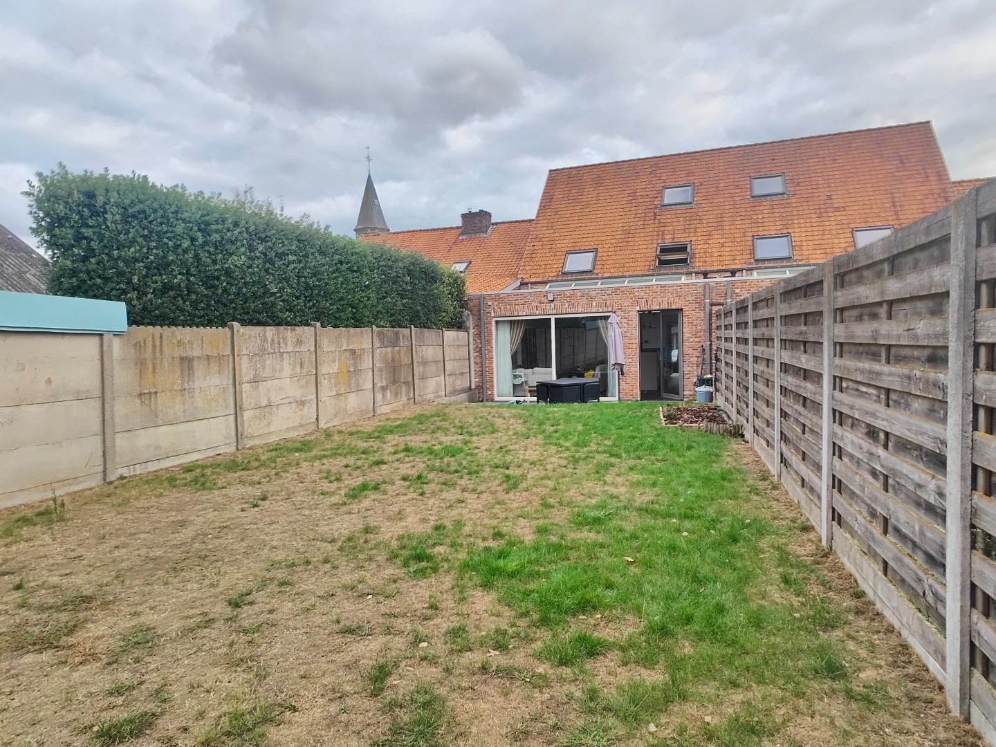 Ruime en centraal gelegen woning in Zeveren. 