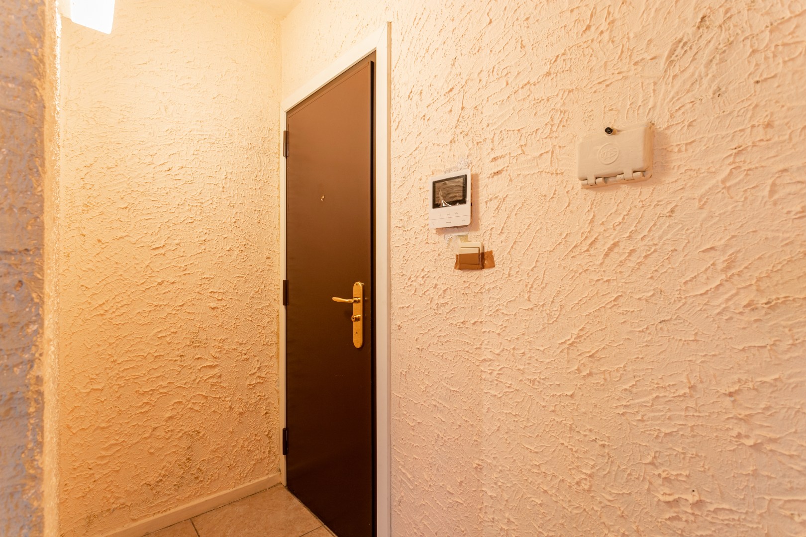 Te renoveren appartement met 1 slaapkamer, terras en kelderberging in Ganshoren 