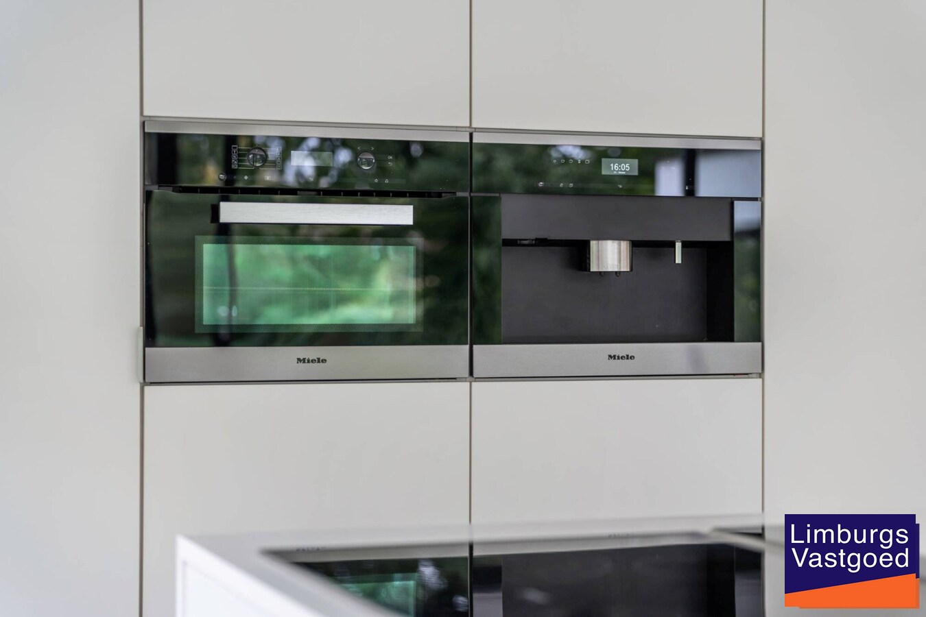 Exclusieve woning met praktijkruimte en zicht op weilanden 
