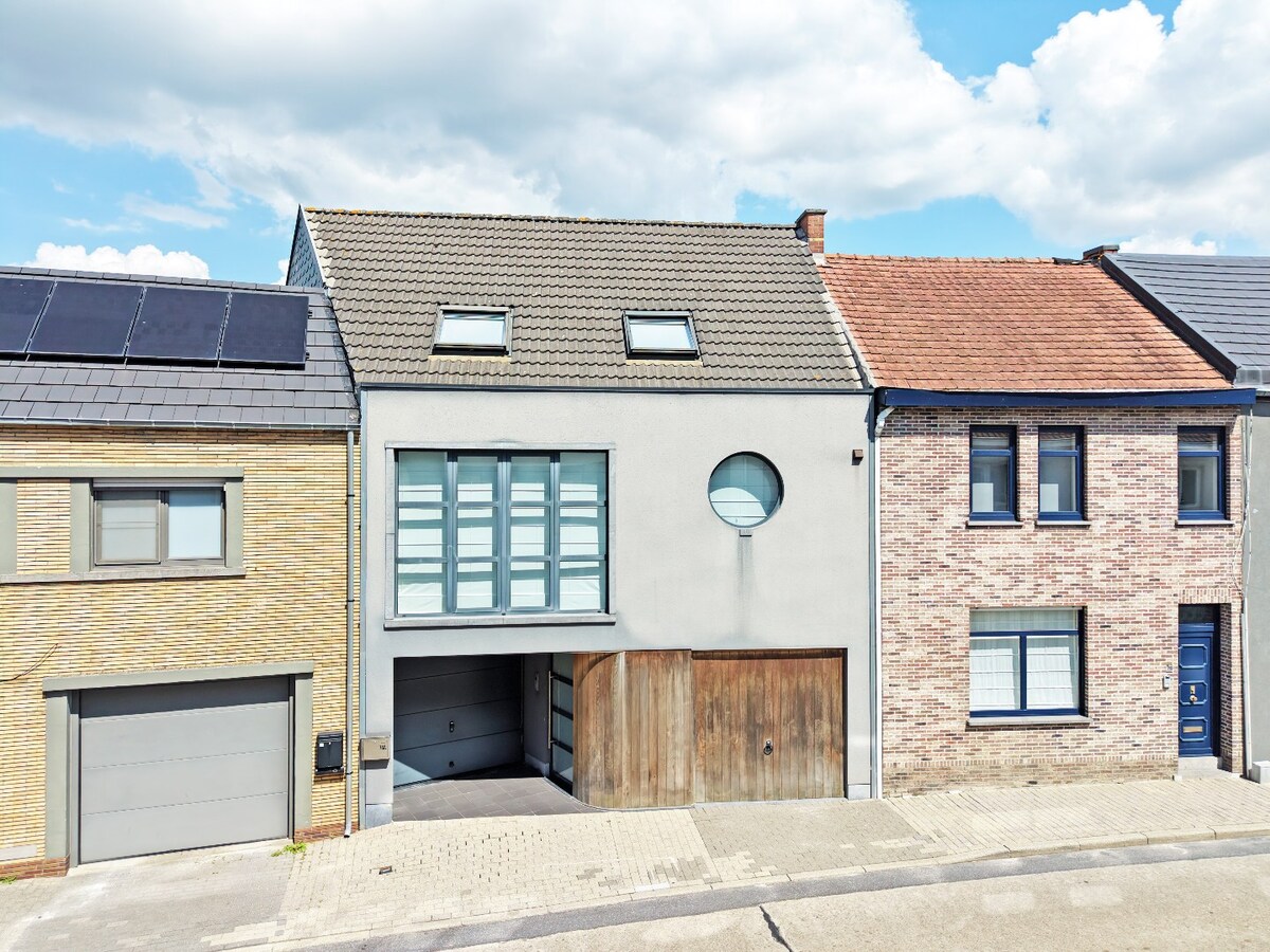 Hedendaagse, energiezuinige gezinswoning nabij centrum Herzele 