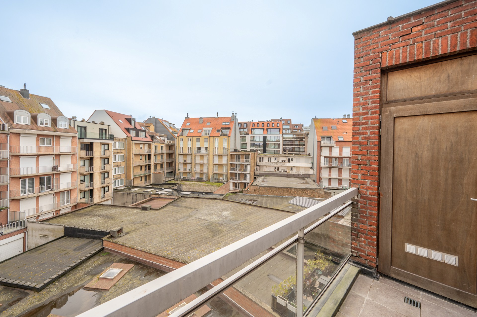Exclusief gerenoveerd appartement met 3 slaapkamers te koop vlak bij het Albertstrand en het Rubensplein 