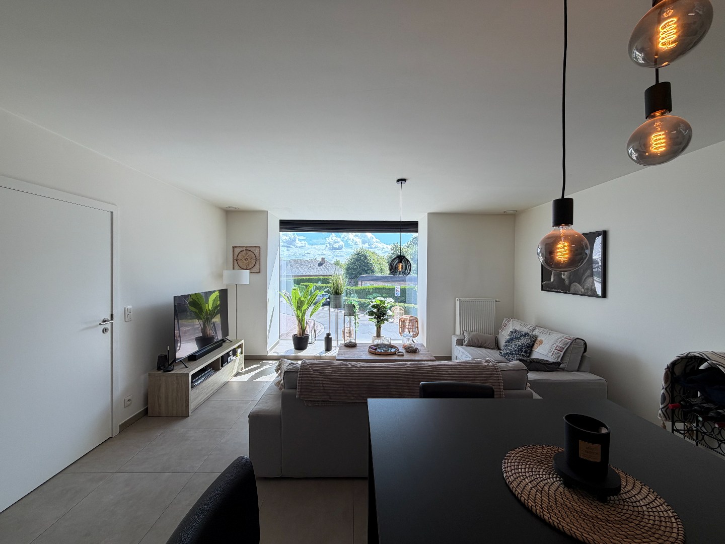 Verzorgd appartement met 2 slaapkamers, terras en garage. 