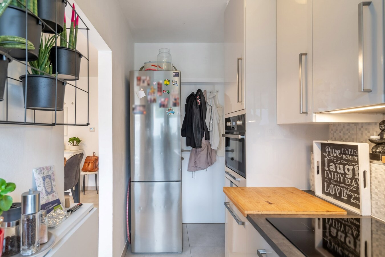 Gerenoveerd appartement met 2 slaapkamers en garage 