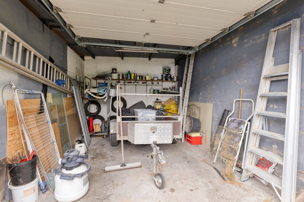 Woning met handelspand te koop in Oostrozebeke op een perceel van 768 m2. 