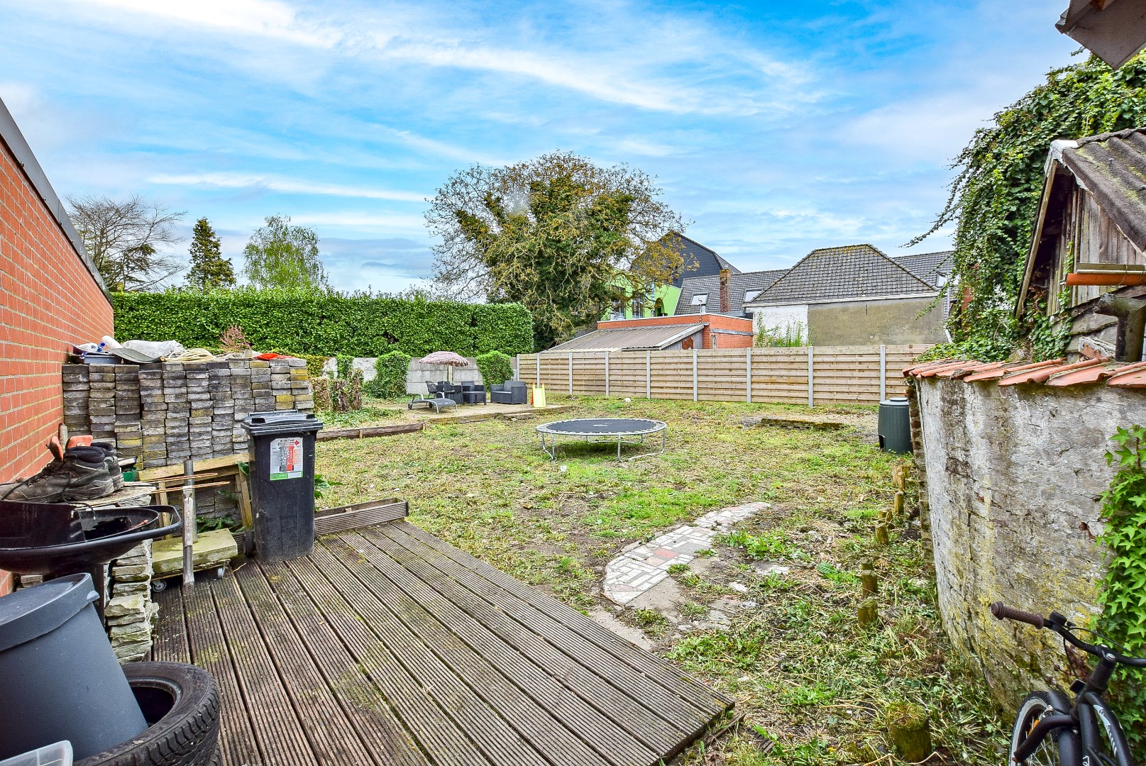 Instapklare rijwoning met 3 slaapkamers en tal van mogelijkheden. 