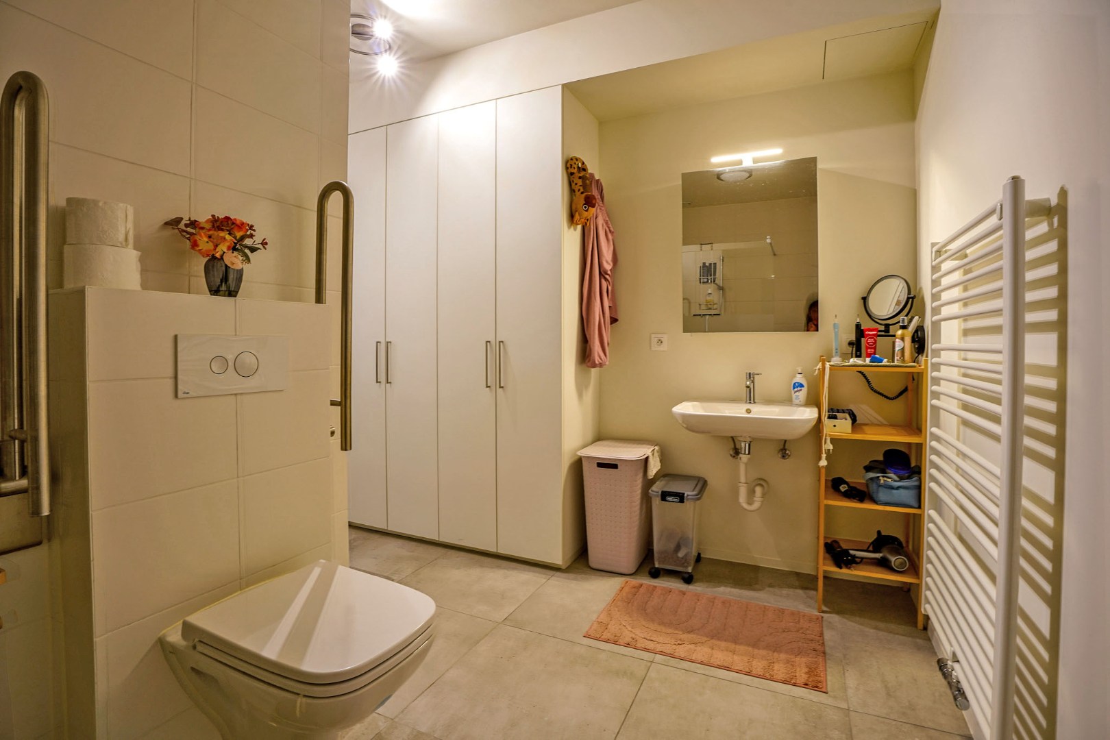 Prachtig 1-slaapkamerappartement met ruim terras (serviceflat) in Residentie Beukenhof, uniek wonen in de dorpskern van Oostduinkerke. 