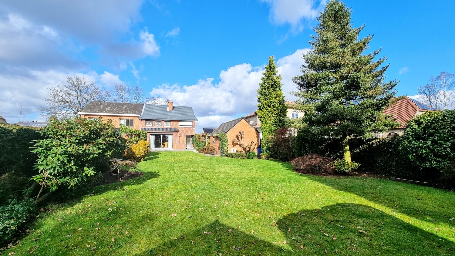 Instapklare gezinswoning op 1440 m² op toplocatie 