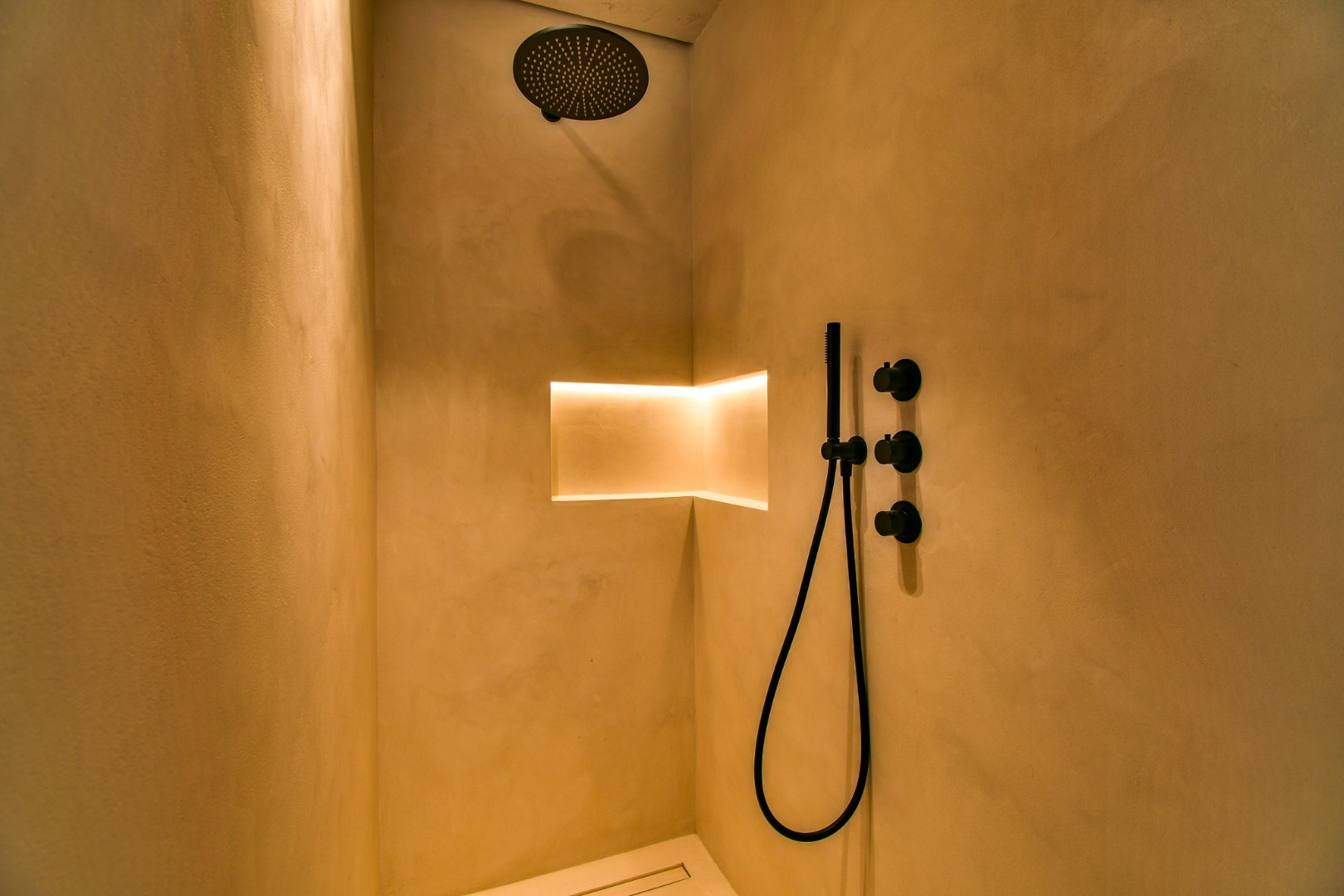 Exclusief domein met restaurant/feestzaal en luxueuze woning op 5 Ha te Torhout 