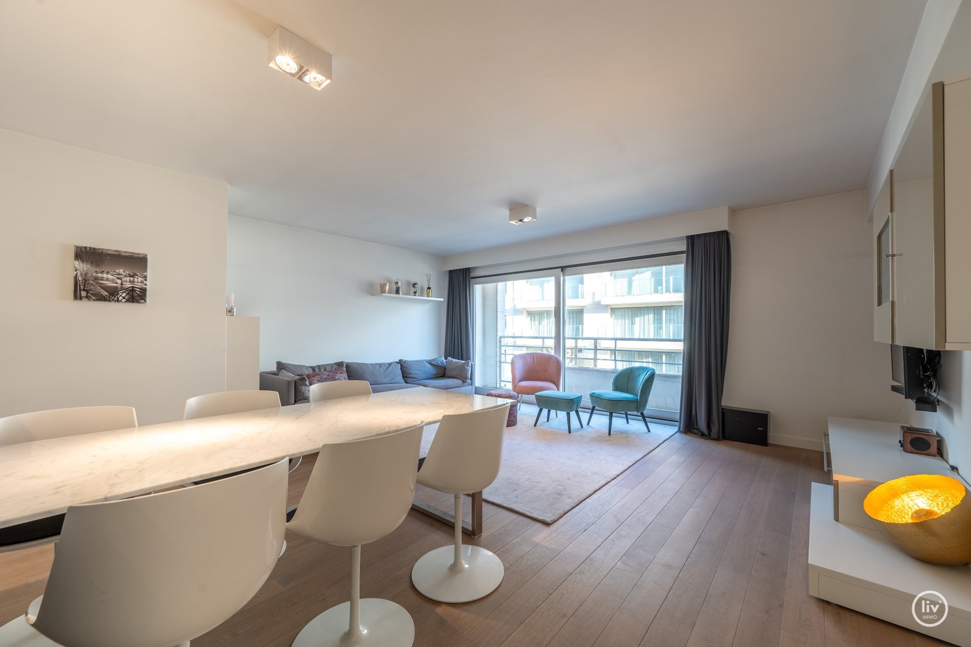 Appartement prêt à emménager avec 3 chambres dans un emplacement de premier choix près de la place Rubens et de la plage. Possibilité d'acheter un parking au rez-de-chaussée de la résidence. 