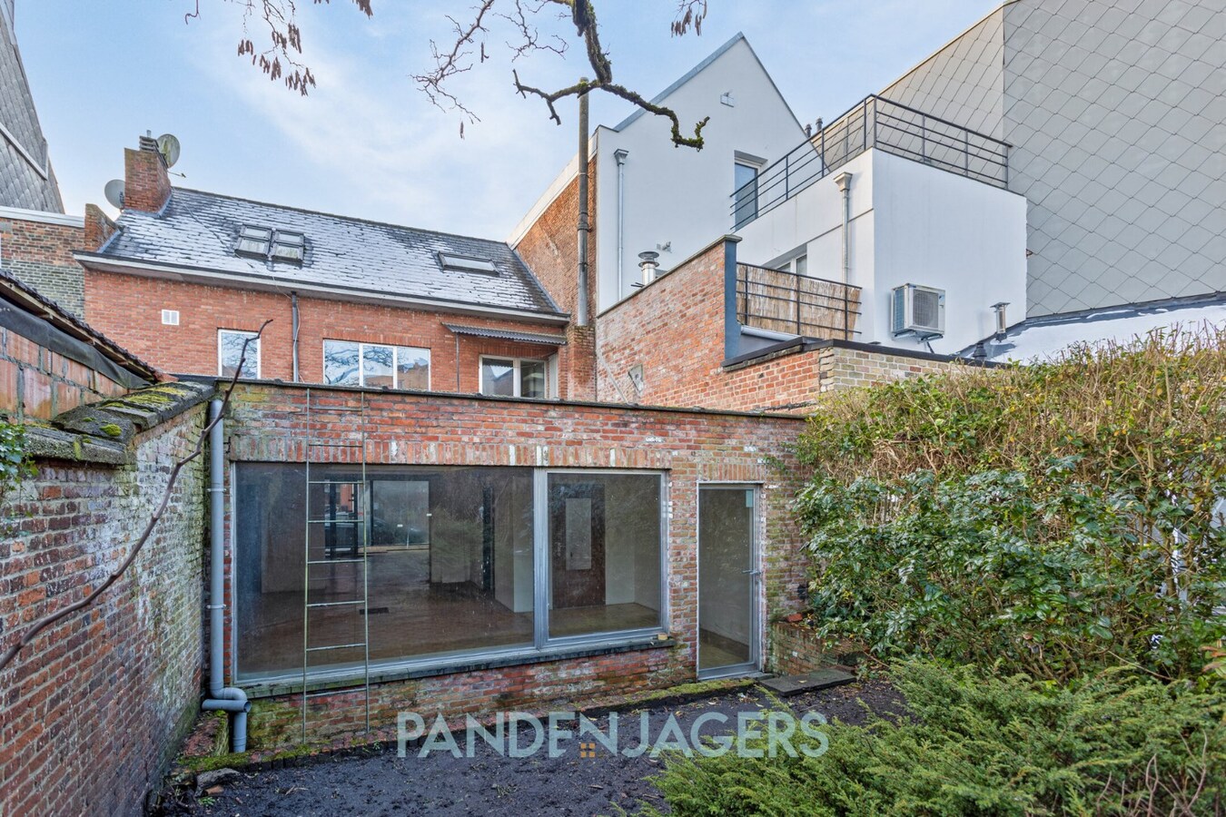 Handelshuis met winkelgedeelte en appartement te Duffel 