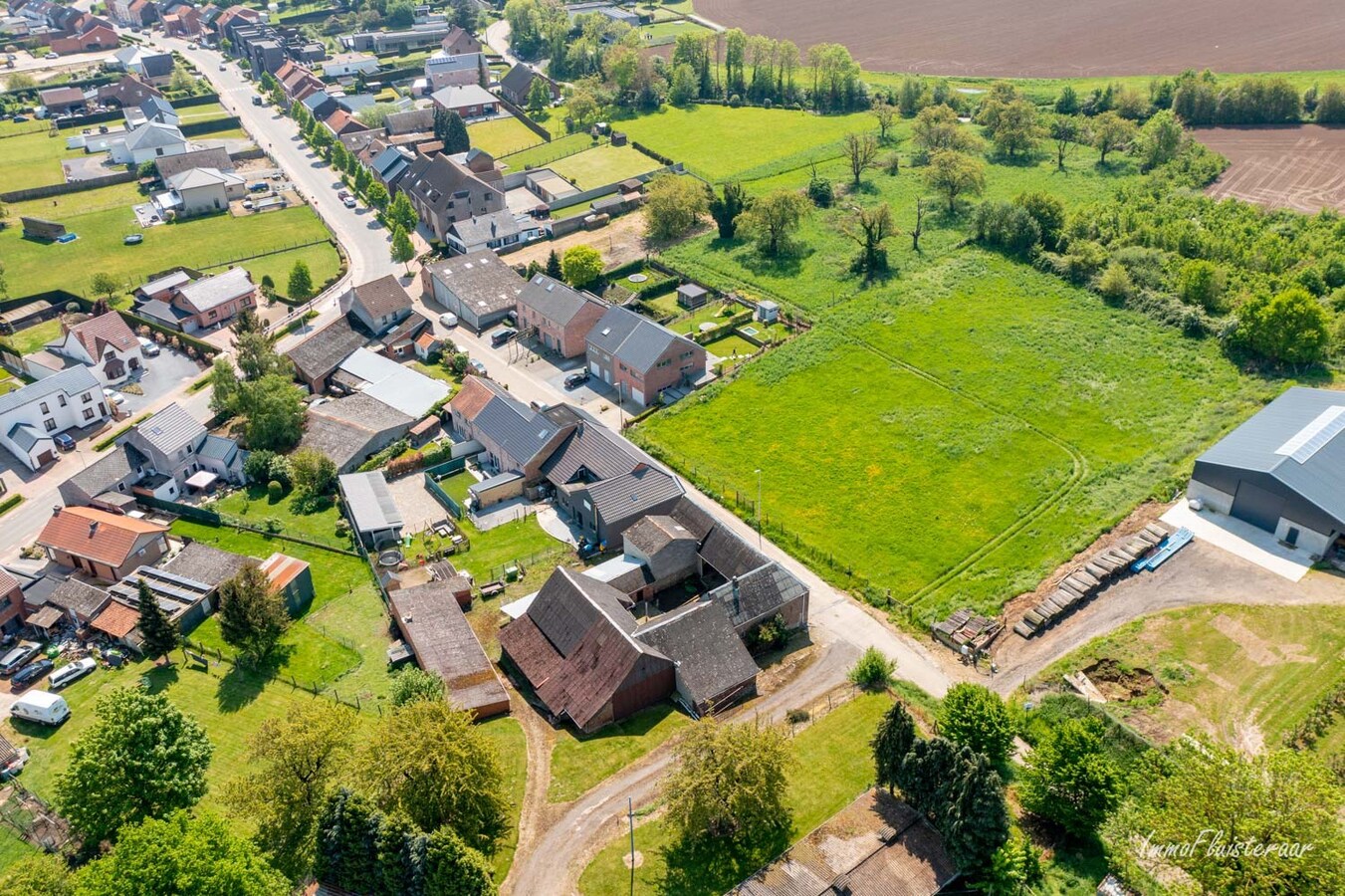 Ferme carrée à rénover sur environ 60 ares à Borlo (Gingelom) 