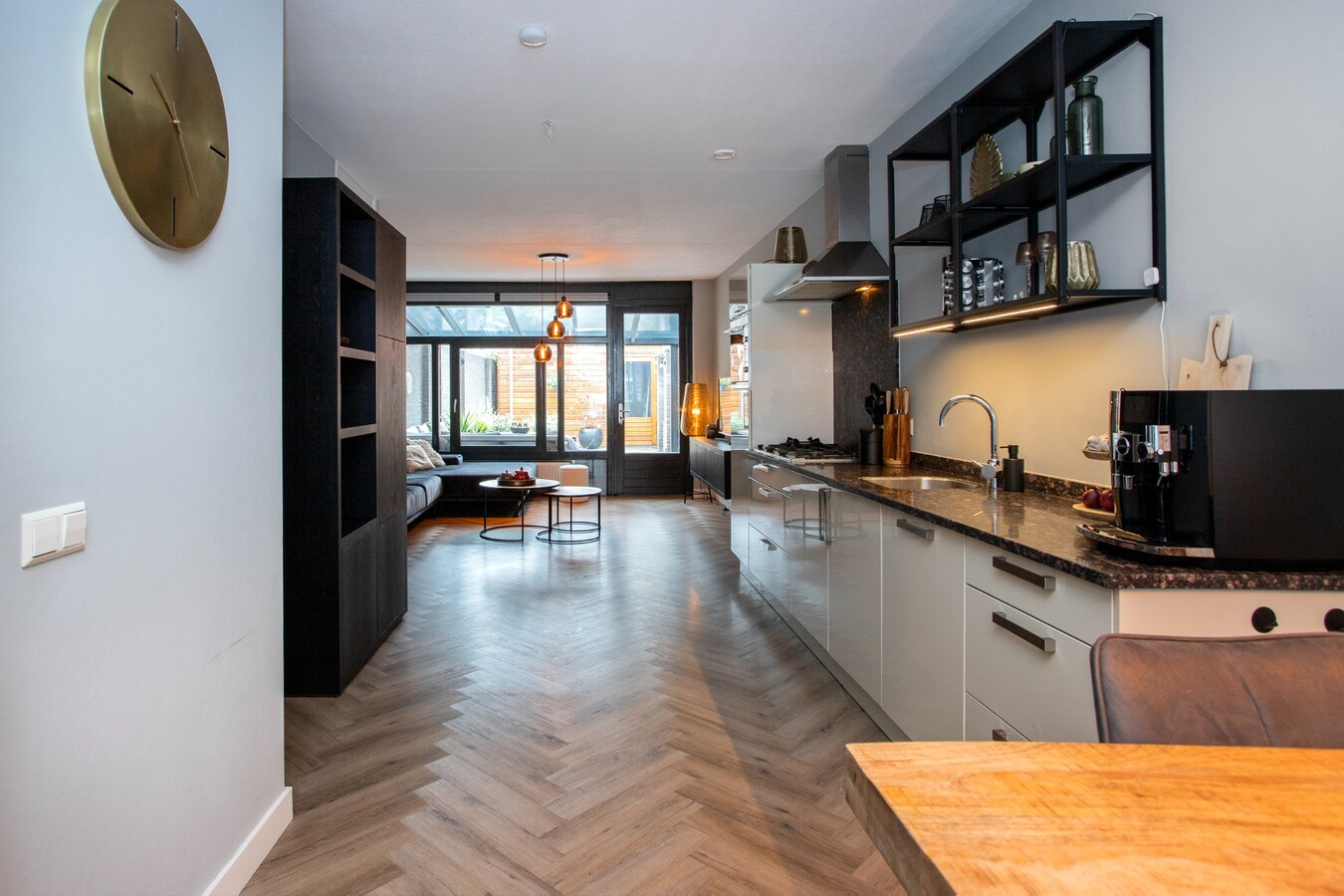 Instapklare geschakelde woning uit 2006 met centrale ligging! 