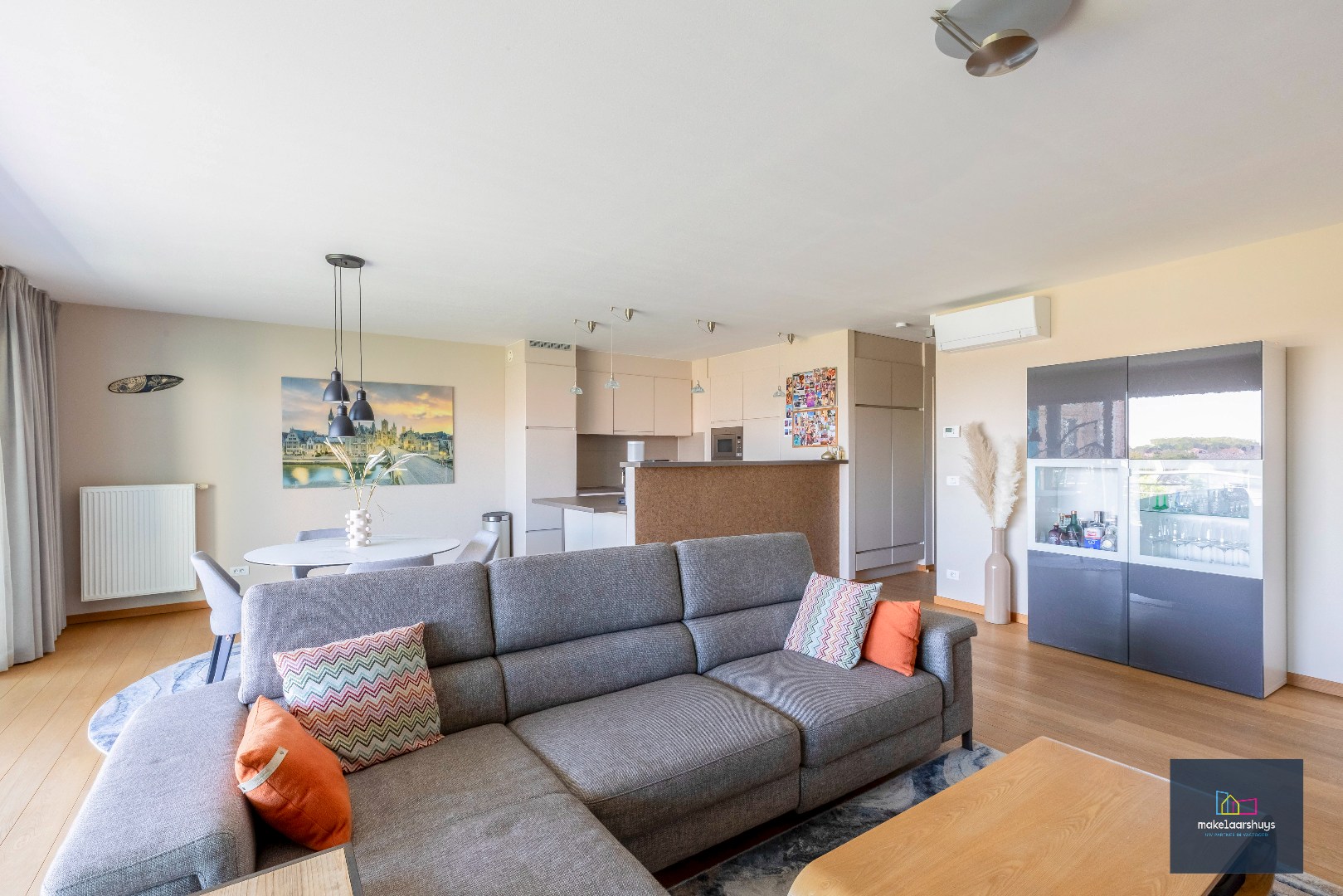 Stijlvol 2 slpk. appartement met ruim terras en staanplaats 