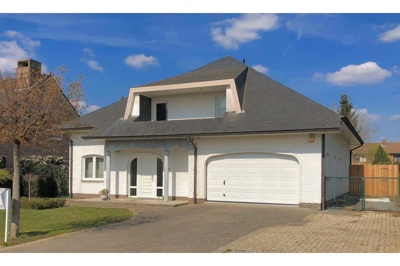 Tijdloze woning op 1254 m² in residentiële wijk 