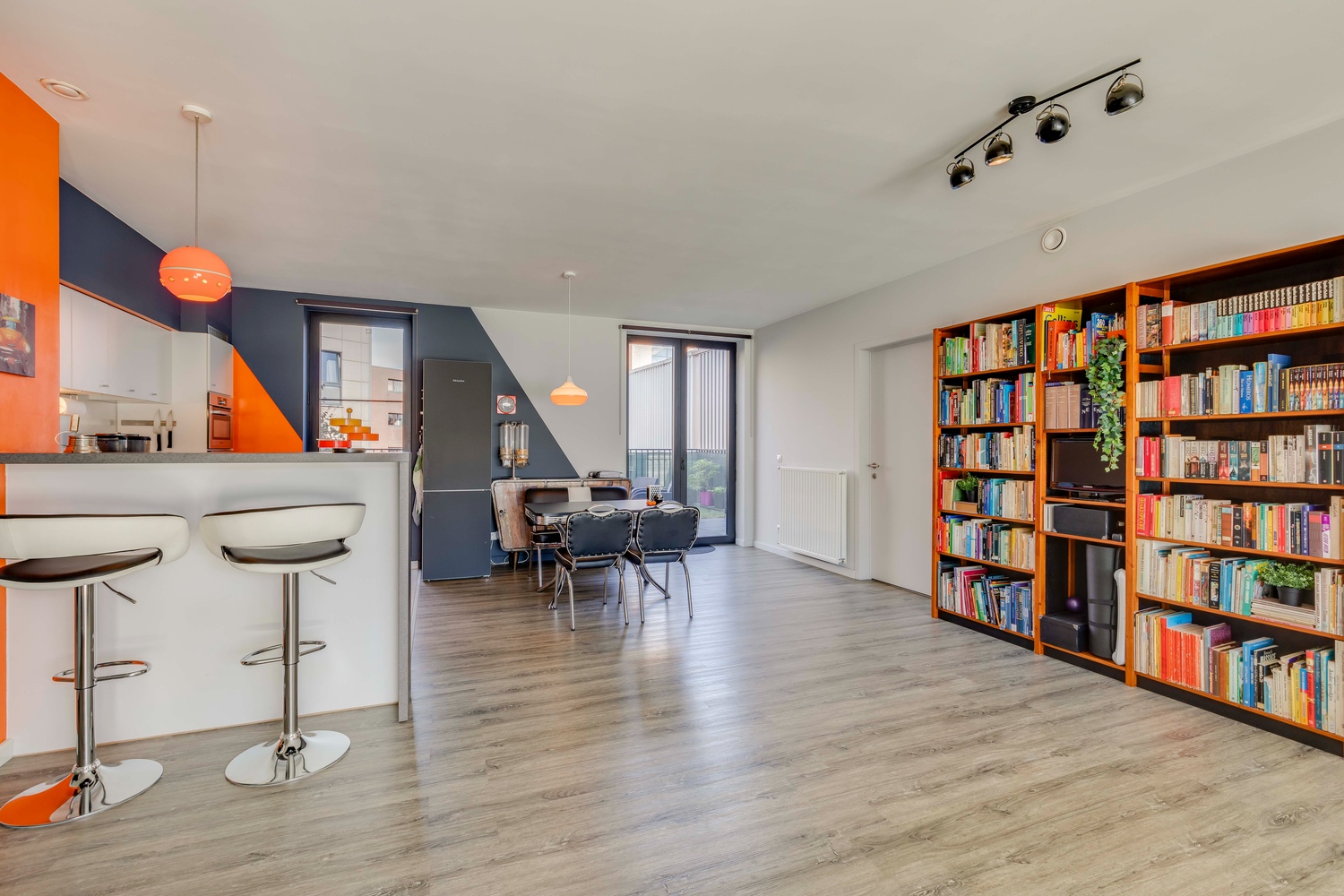 Bel-etage appartement aan het water met mooie tuin! 