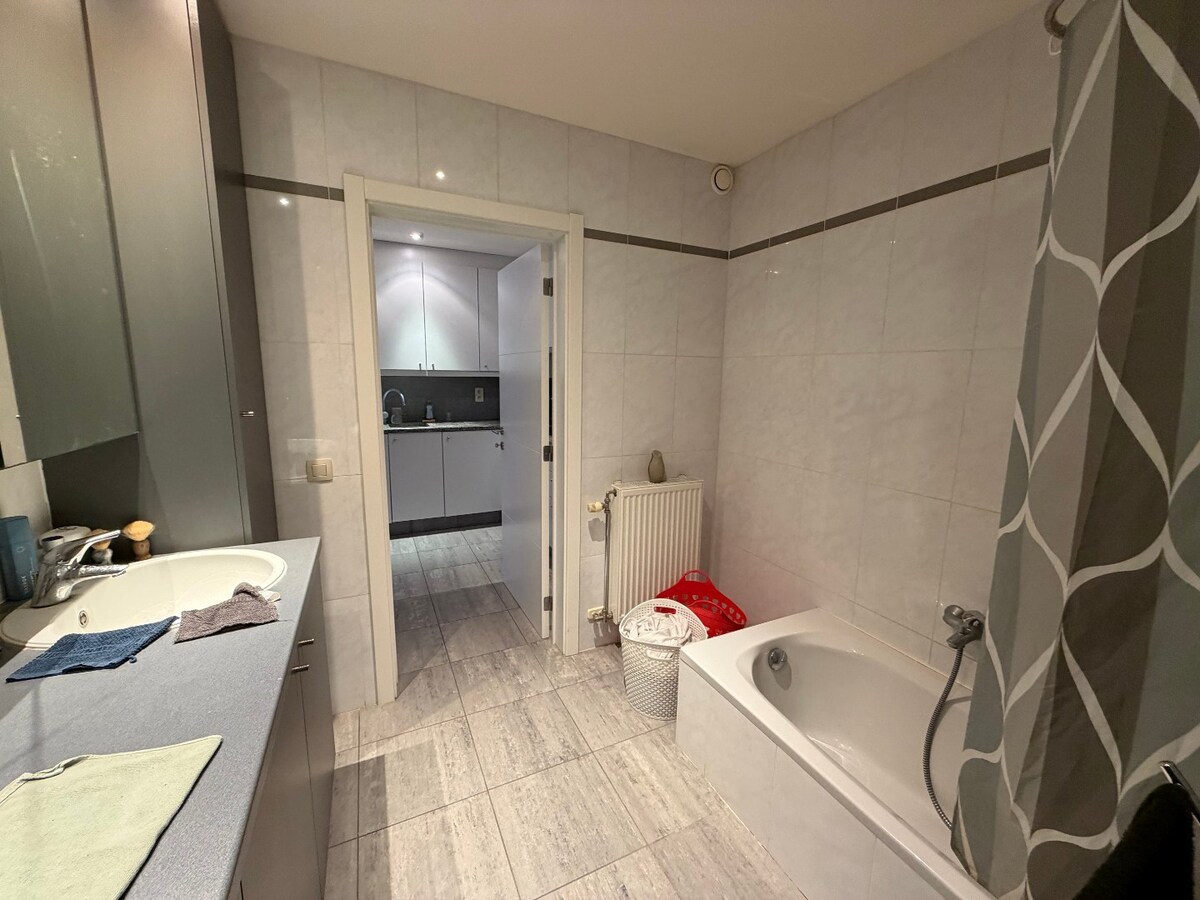 Gelijkvloers app. nabij het Carlos Dierickxplein te Asper. 