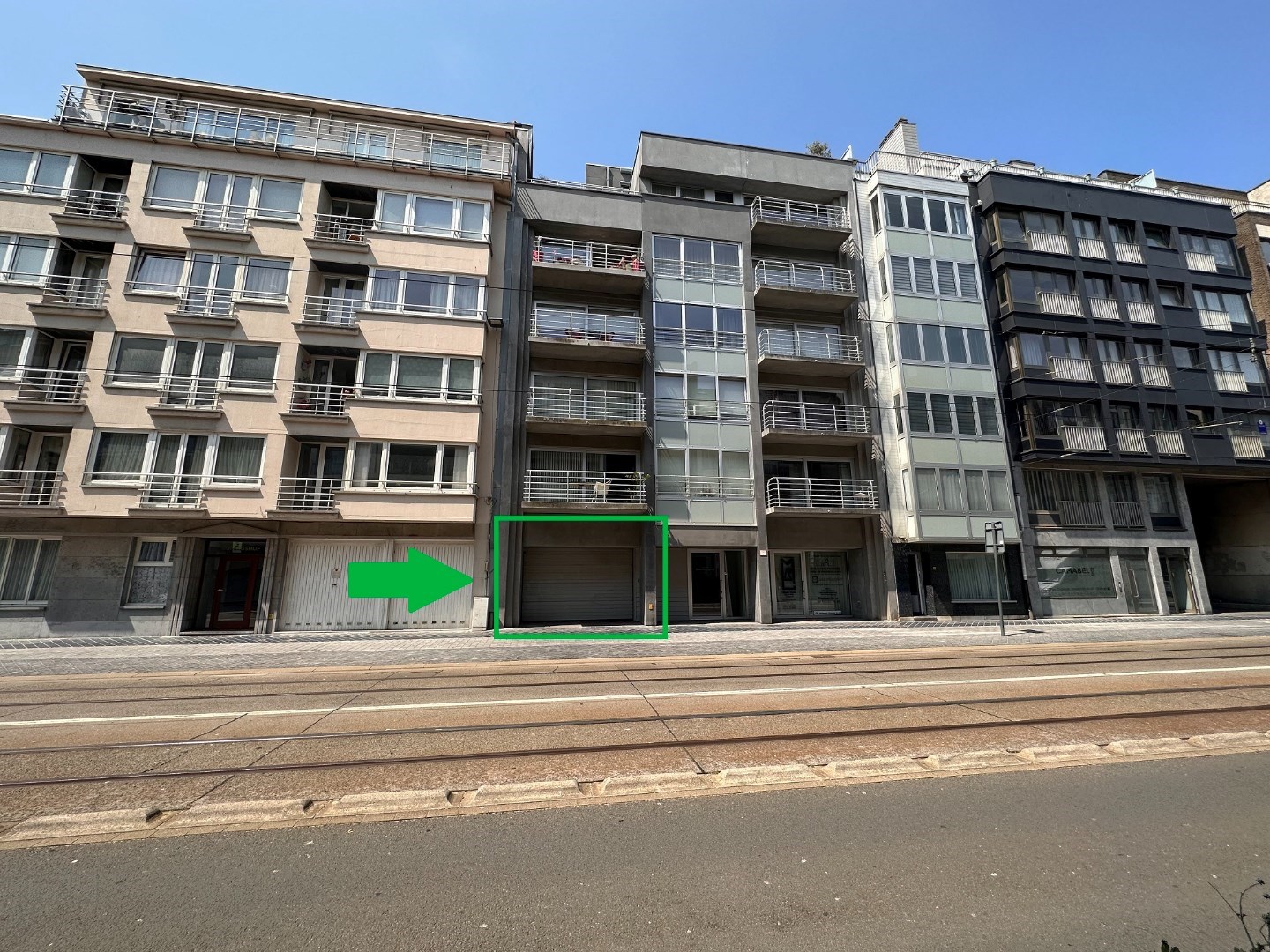 GARAGE BOX  OP TOPLIGGING - CENTRUM OOSTENDE ! 