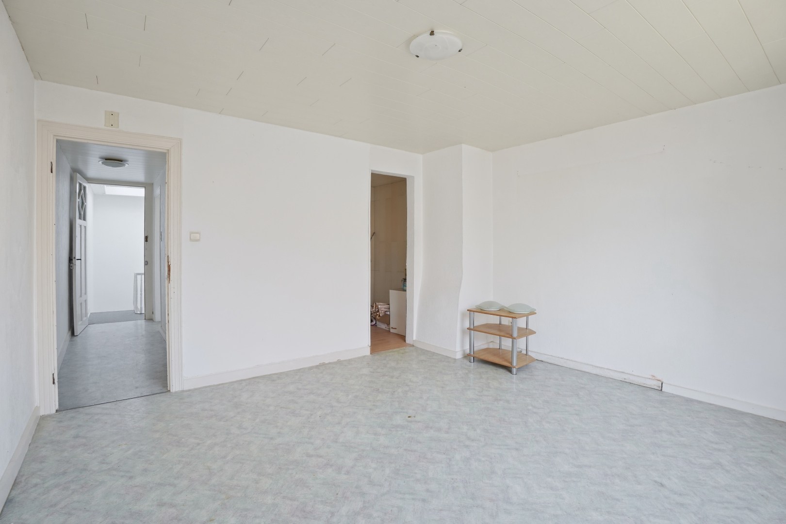 Goed gelegen gebouw op 117m² te De Panne bestaande uit een handelsruimte en woonst. 
