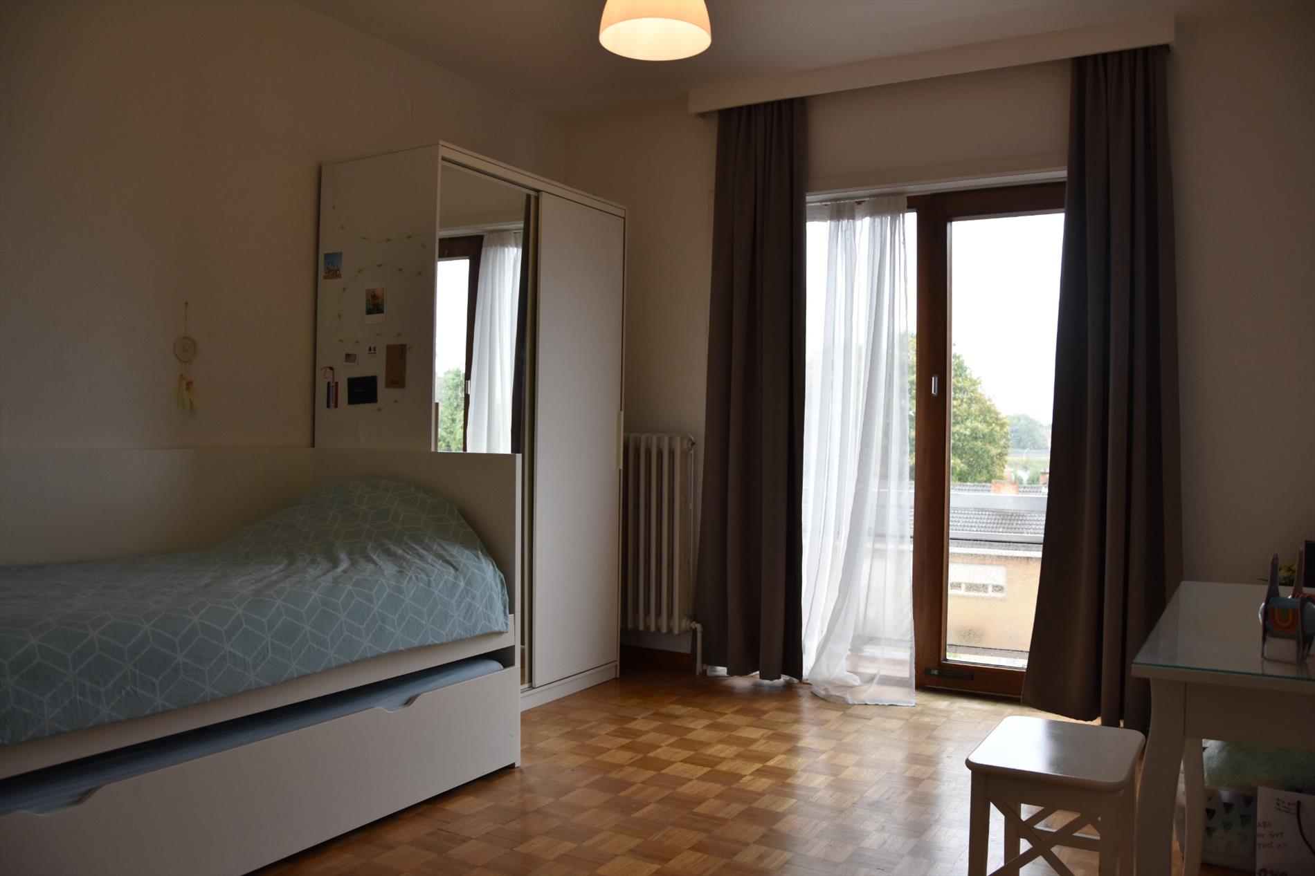 Ruim en luchtig appartement met 3 kamers en garage 