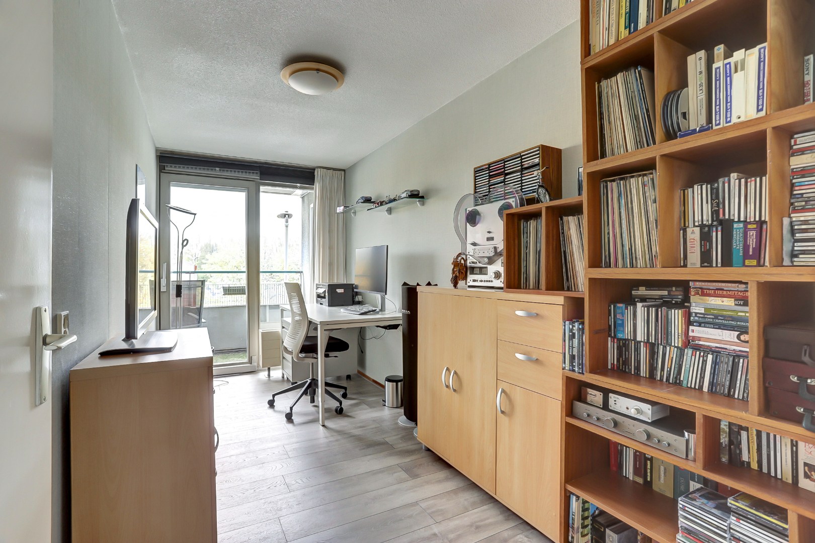 Op een fantastische locatie gelegen 3-kamer woning op de 2e etage met uitzicht op "de Vijver" van Prinsenland. 