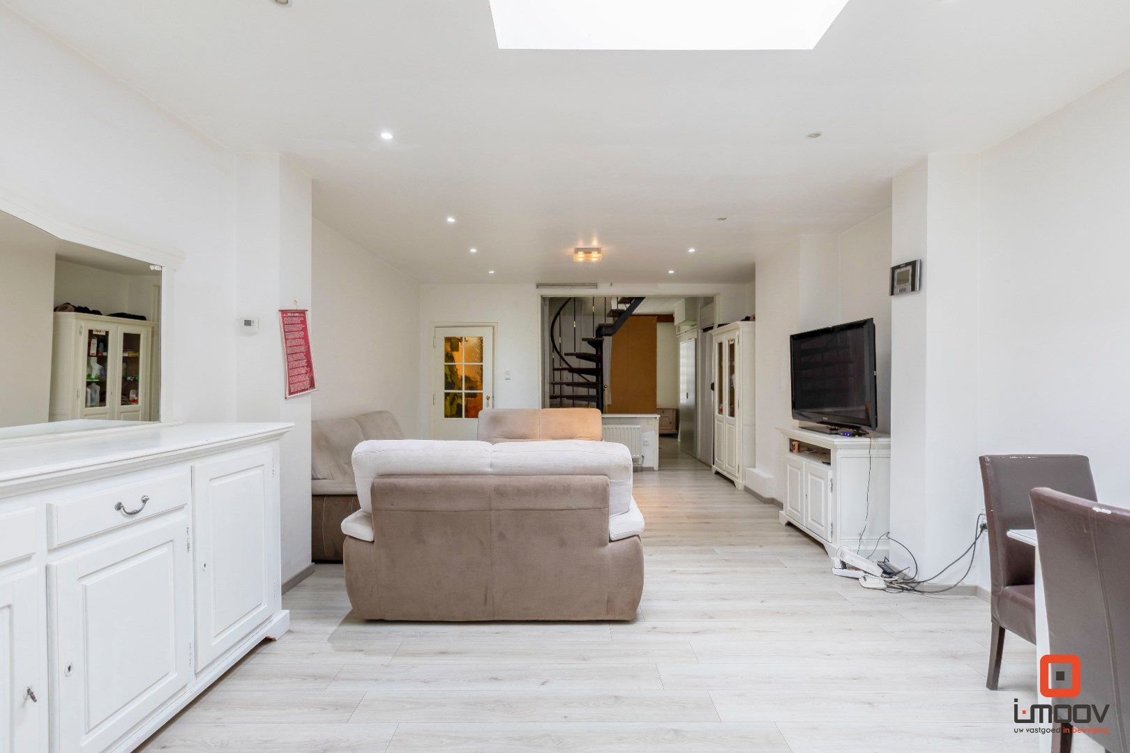 Ruime woning met 4 slaapkamers, koer en garage 