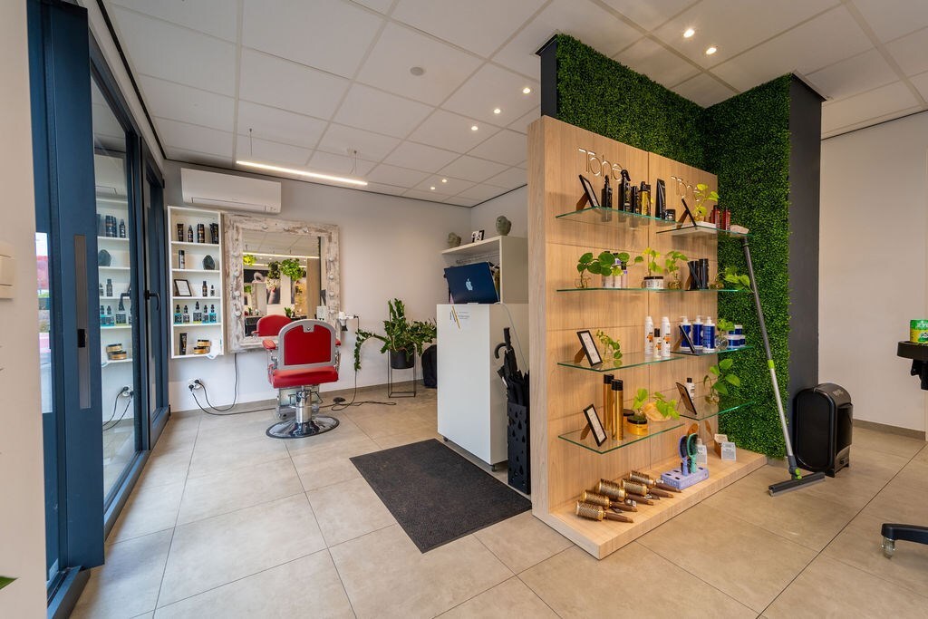 UITSTEKENDE OPBRENGSTENEIGENDOM - MODERNE COMMERCIËLE HANDELSRUIMTE MET BERGING OP TOPLOCATIE NABIJ HASSELT CENTRUM VANAF 295.000 EURO 