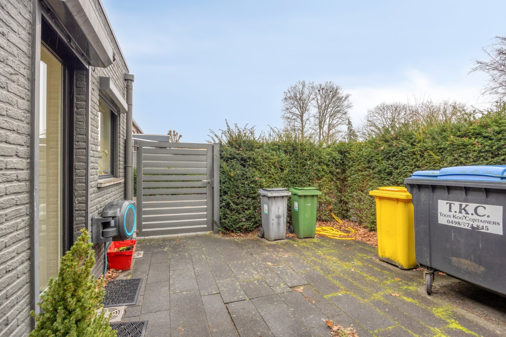 Handelswoning met 3 slpk. en privéparking in het centrum van Balen 