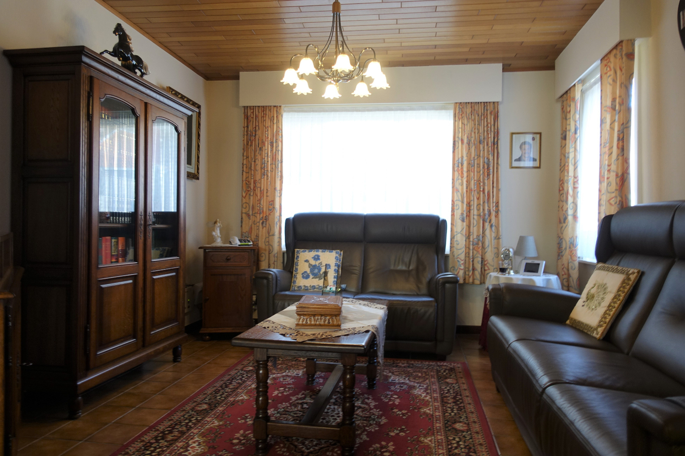 Half-open woning met 4 slaapkamers op unieke ligging 