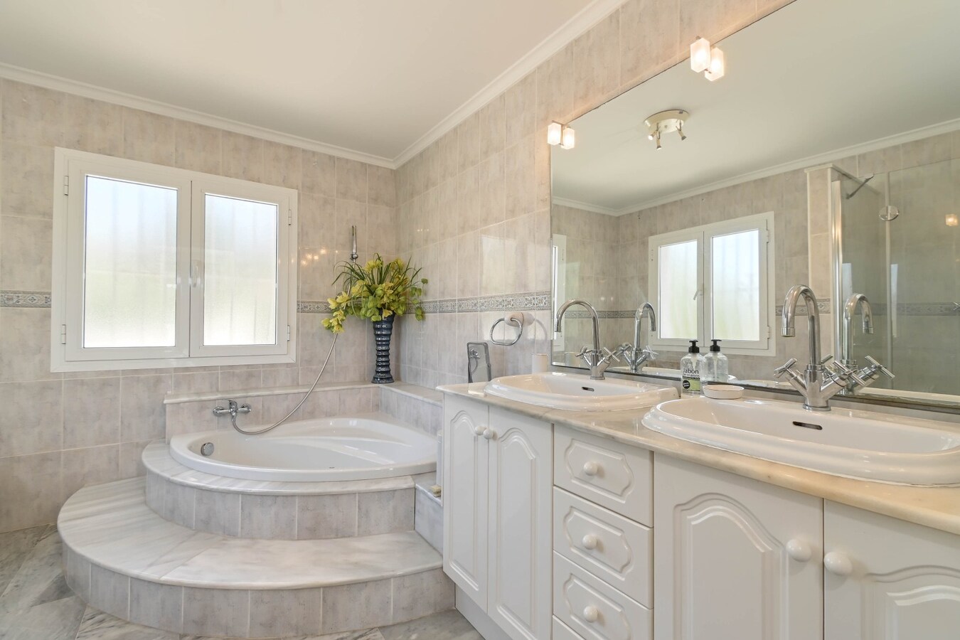 Uniek renovatieproject met zeezicht op wandelafstand van Moraira 