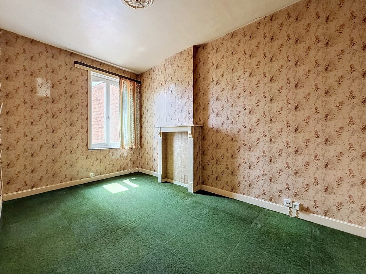 Ruime, te renoveren woning met veel potentieel te Erwetegem 