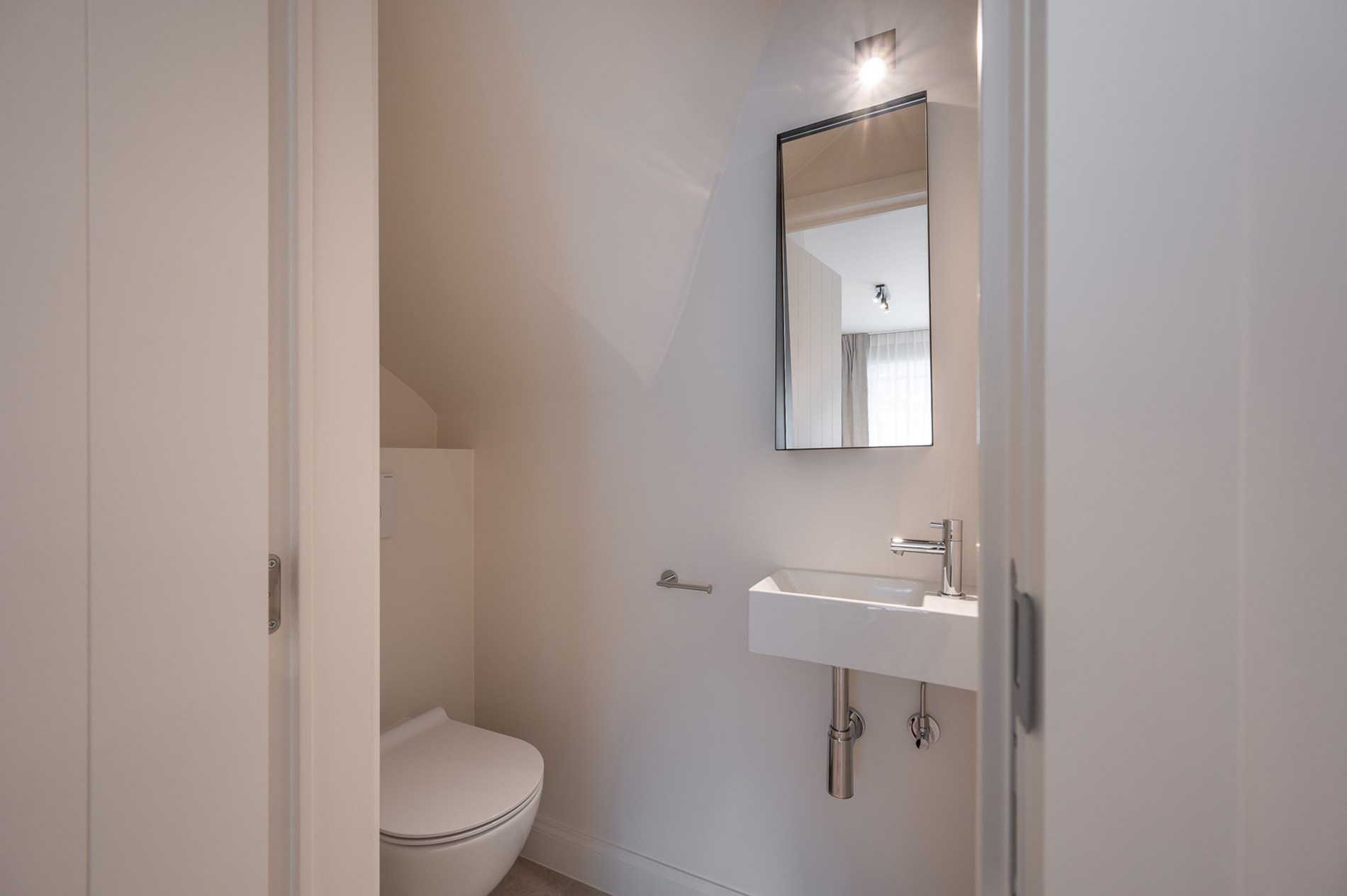 et strand.Magnifique appartement en duplex magnifiquement rénové avec vue latérale sur la mer, 2 chambres à coucher complètes, 2 grandes terrasses et un niveau de finition exceptionnel, situé à quelqu 