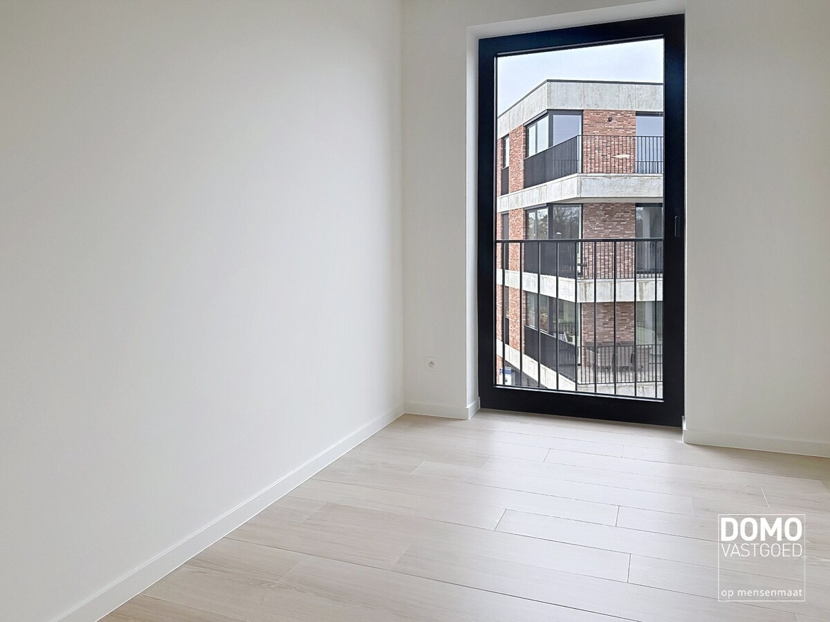 RUIM APPARTEMENT MET PRACHTIG TERRAS, LIFT EN GARAGEBOX IN CENTRUM KERMT 