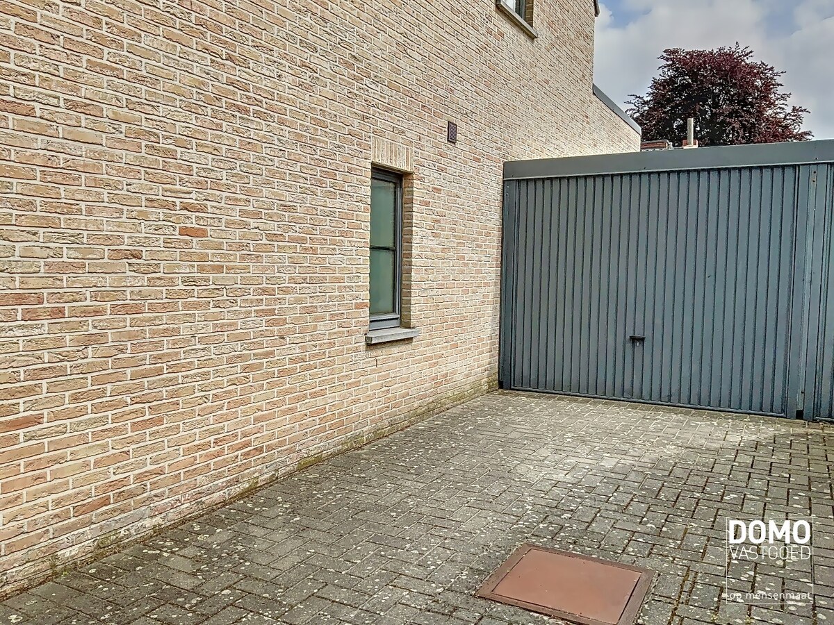 DUPLEX APPARTEMENT MET 2 SLAAPKAMERS EN 2 GARAGES TE DIEPENBEEK 