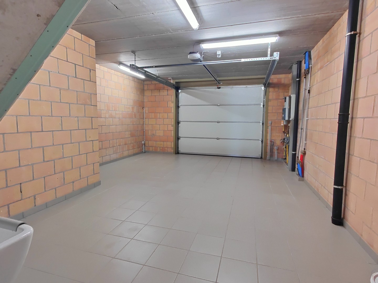 centraal gelegen woning met 3 slaapkamers en achterliggend tuin met terras 