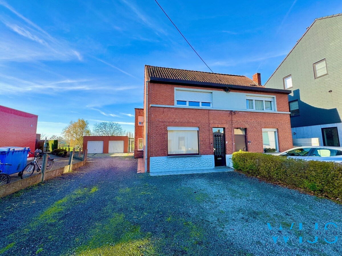 Interessant te renoveren woonhuis met 4.133 m² grond in het centrum van Wippelgem! 