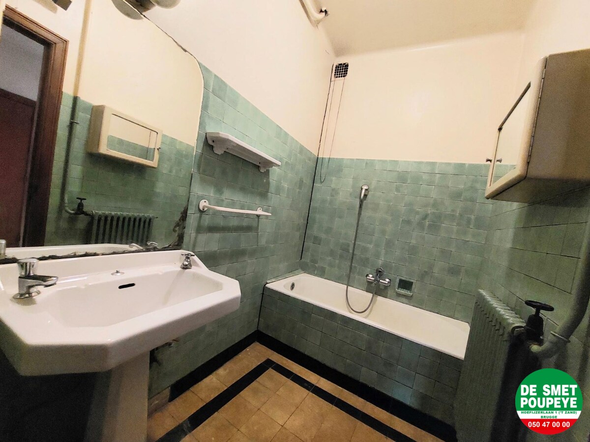 Op te frissen appartement nabij 't Zand 