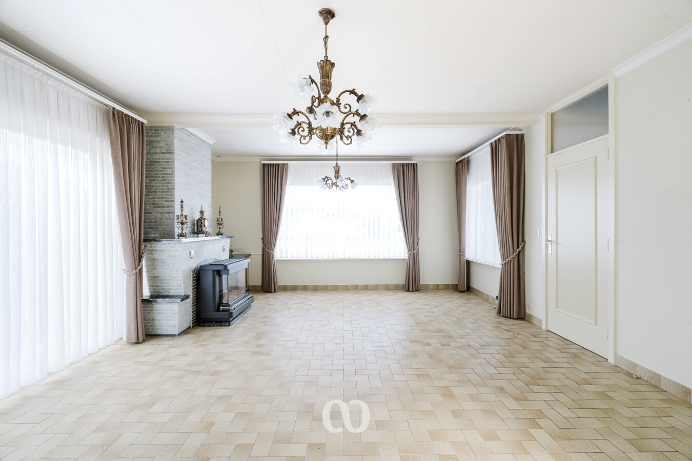 Stevige laagbouwwoning met ruime tuin vlakbij centrum Oudenaarde 