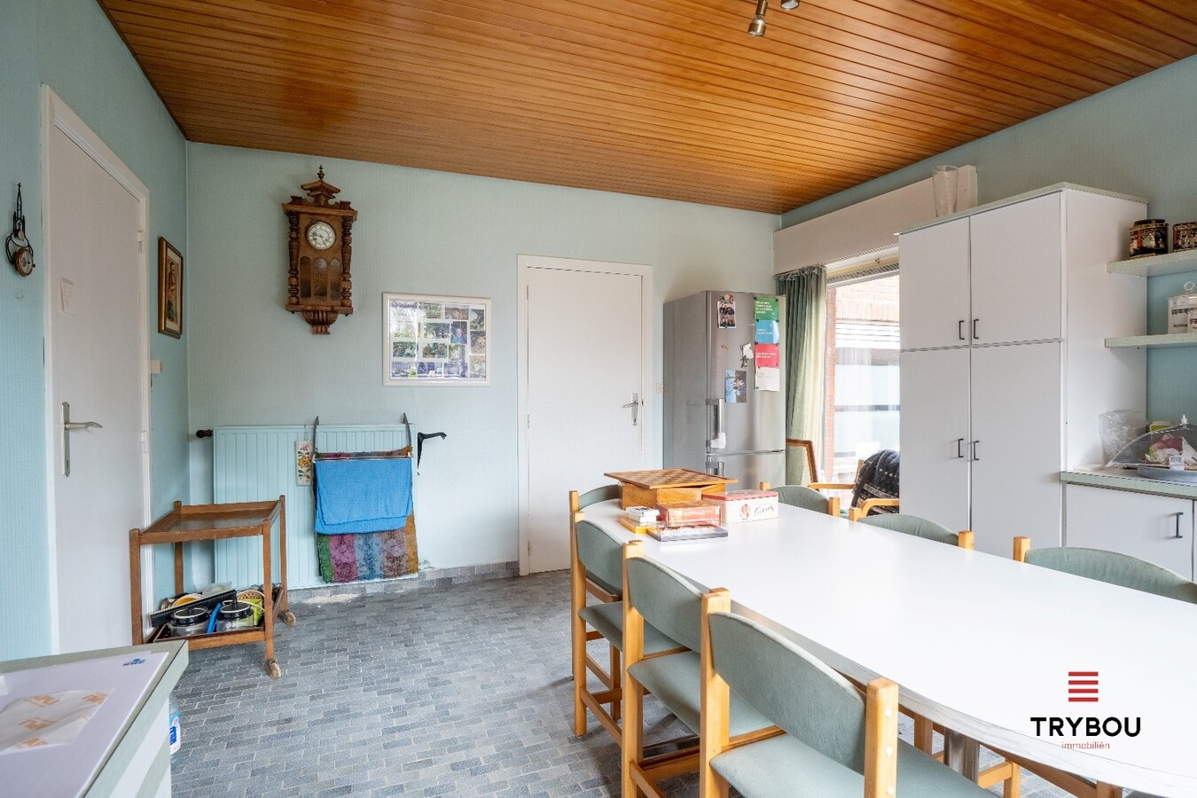 Ruime woning met winkelruimte, loods (optioneel) en garage 