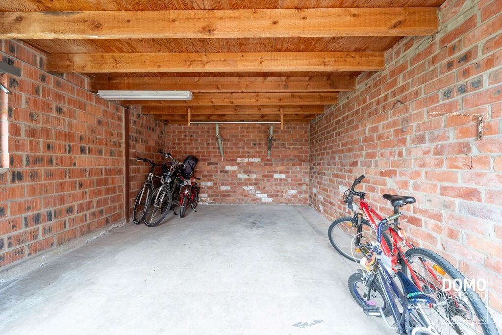 UNIEKE WONING MET 2 RUIME LOODSEN OP PERCEEL VAN 58A49CA 