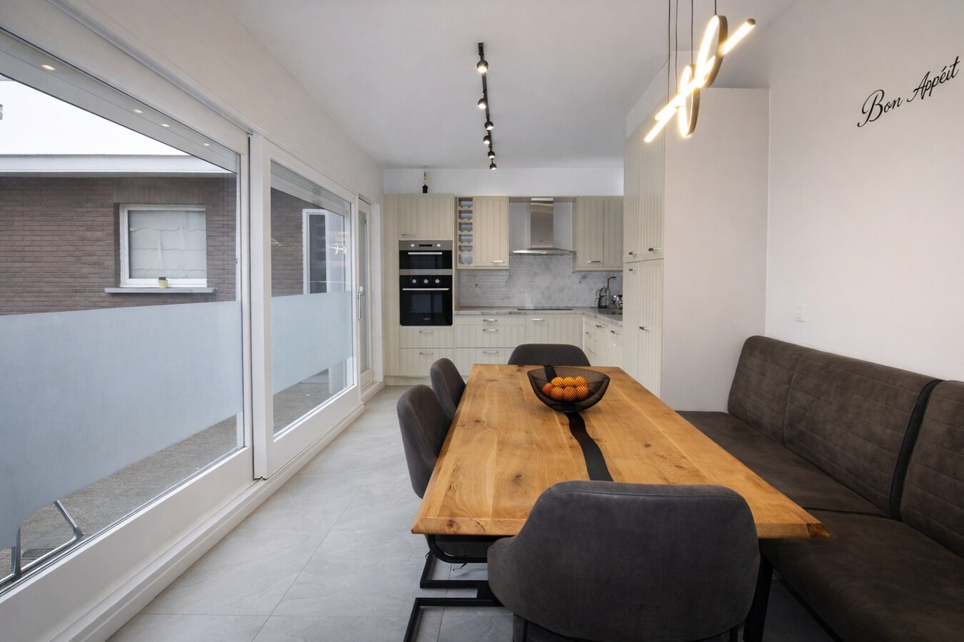 Te koop: Charmante halfopen gezinswoning met 4 slaapkamers en zuidgerichte tuin in hartje Sint-Niklaas! 