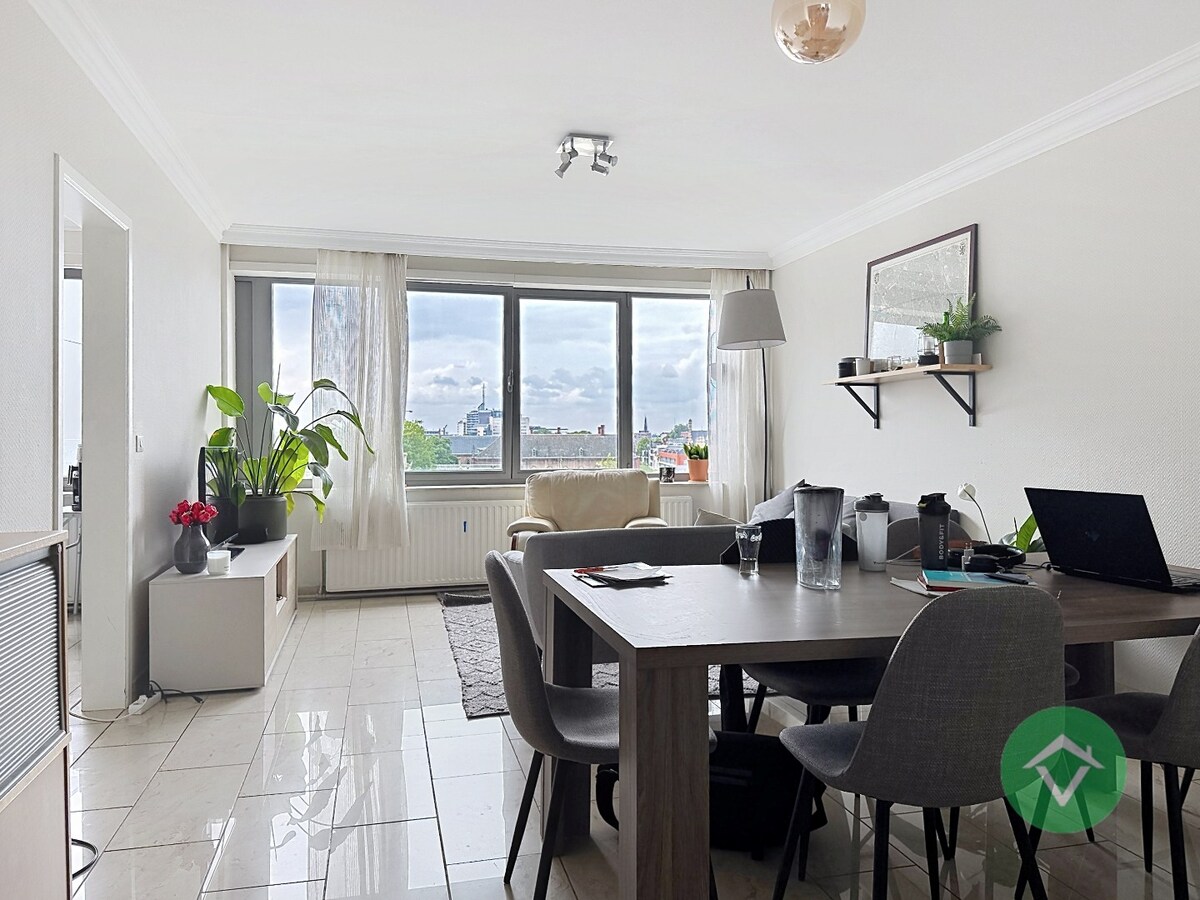 Appartement met 2 slaapkamers en terras te Gent 