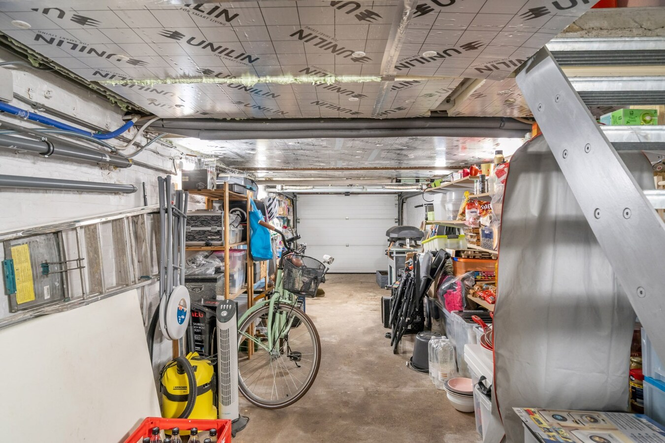 Gerenoveerd appartement met 2 slaapkamers en garage 