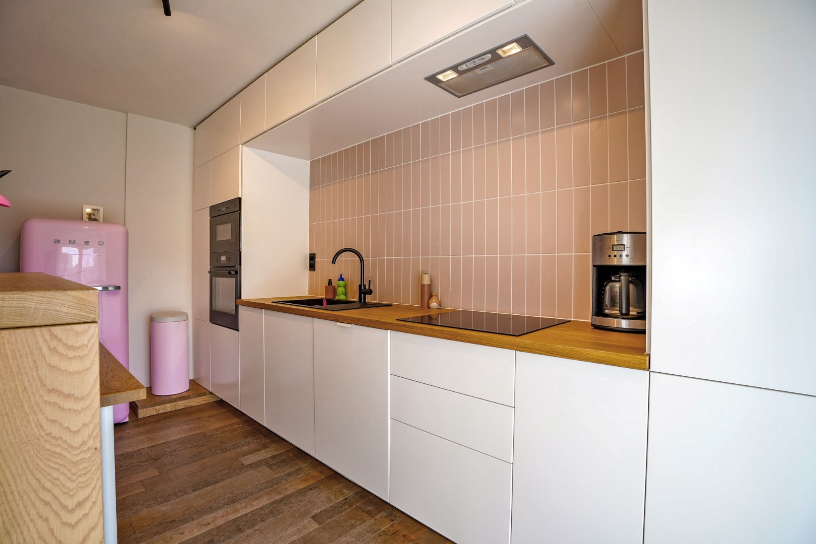 Instapklaar en lichtrijk 3-slaapkamerappartement (109 m²)met terras en parkeerplaats te Oostduinkerke. 