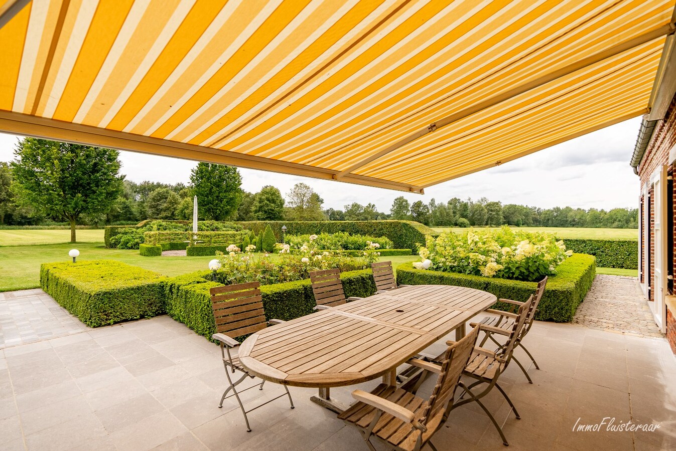 Manoir exclusif avec écuries, piscine et court de tennis sur un domaine d'environ 9 hectares à Retie. 